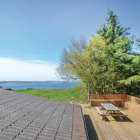 Hébergement de vacances Three-bedroom In *