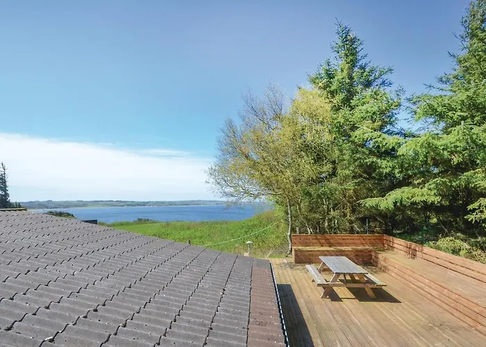 Hébergement de vacances Three-bedroom In *