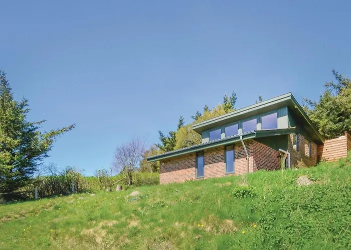 Hébergement de vacances Three-bedroom In *